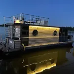 Hausboot Hafenprinz Botel *