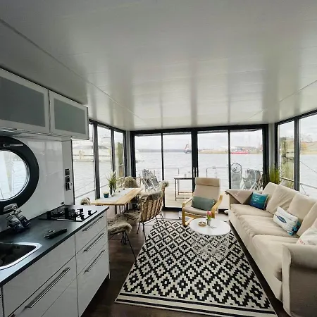 Botel Hausboot Hafenprinz *