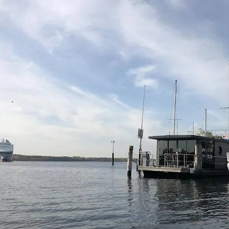 Hausboot Hafenprinz * 뤼베크