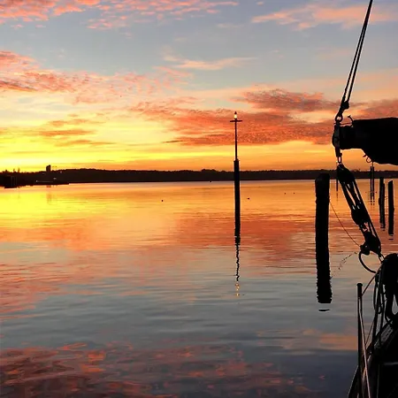 Hausboot Hafenprinz Botel Lübeck