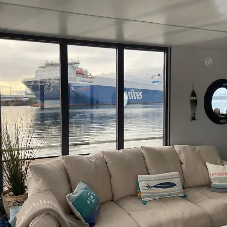 Hausboot Hafenprinz 뤼베크