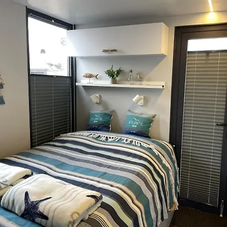 Hausboot Hafenprinz * Lübeck