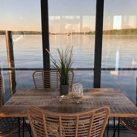 Hausboot Hafenprinz Botel *