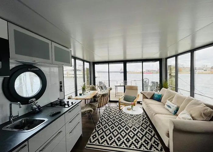 Botel Hausboot Hafenprinz *