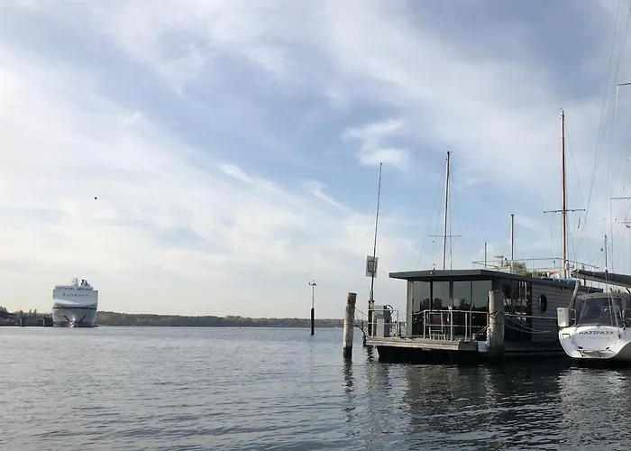 Hausboot Hafenprinz * Lübeck