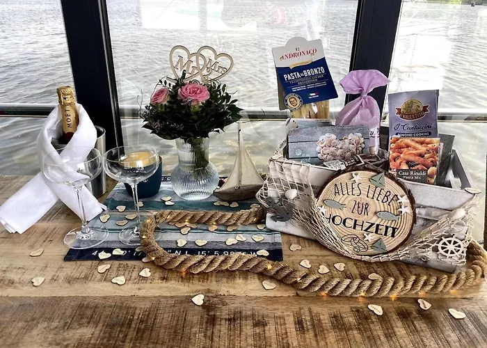 Botel Hausboot Hafenprinz Lübeck