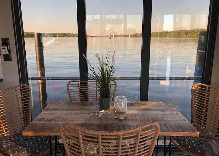 Hausboot Hafenprinz Botel *