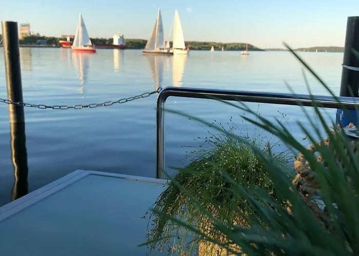 Hausboot Hafenprinz Botel Lübeck